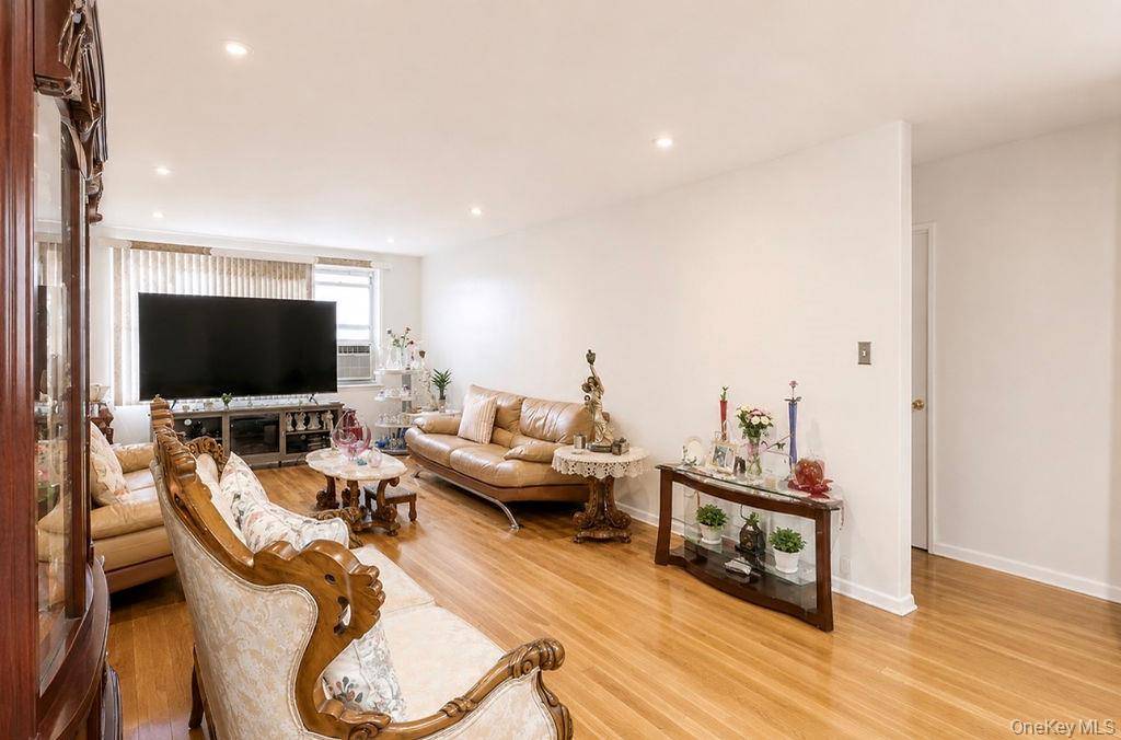 180 Van Cortlandt PARK #3F, Bronx, NY 10463