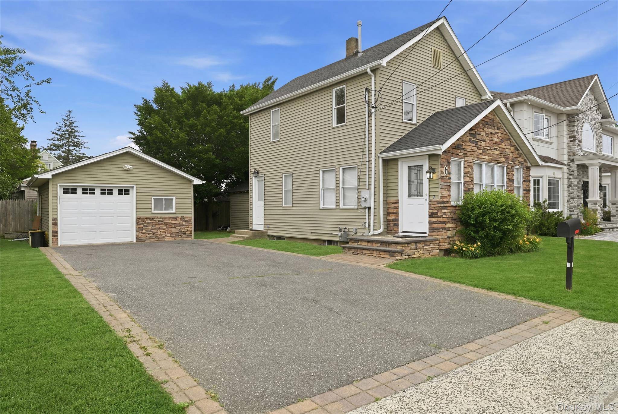 6 Prospect ST, Hicksville, NY 11801