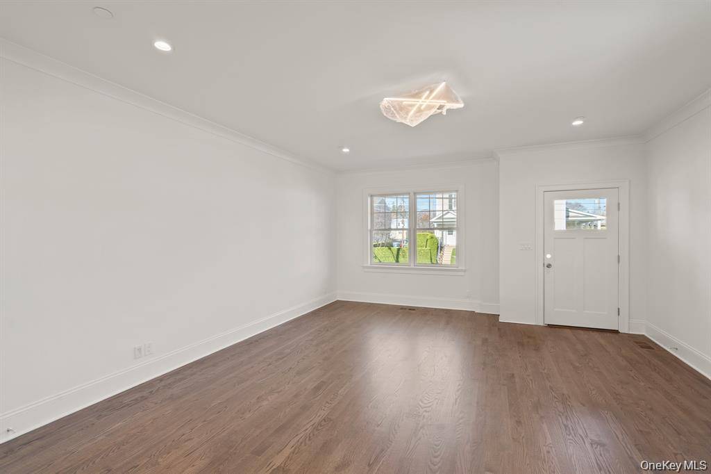 31 Maple AVE, Harrison, NY 10528