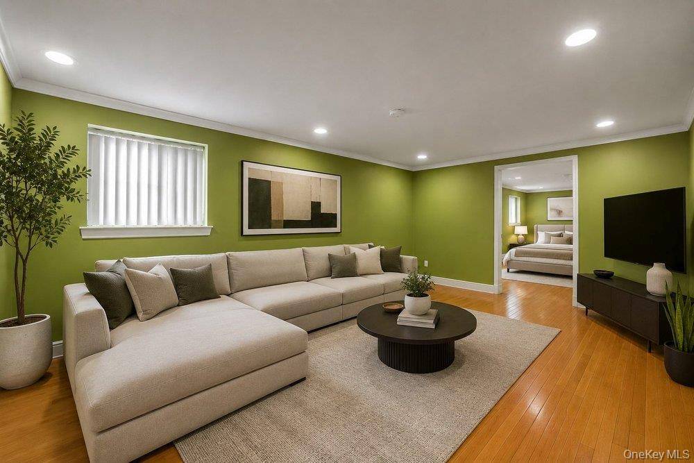 Address not disclosed, Rosedale, NY 11422