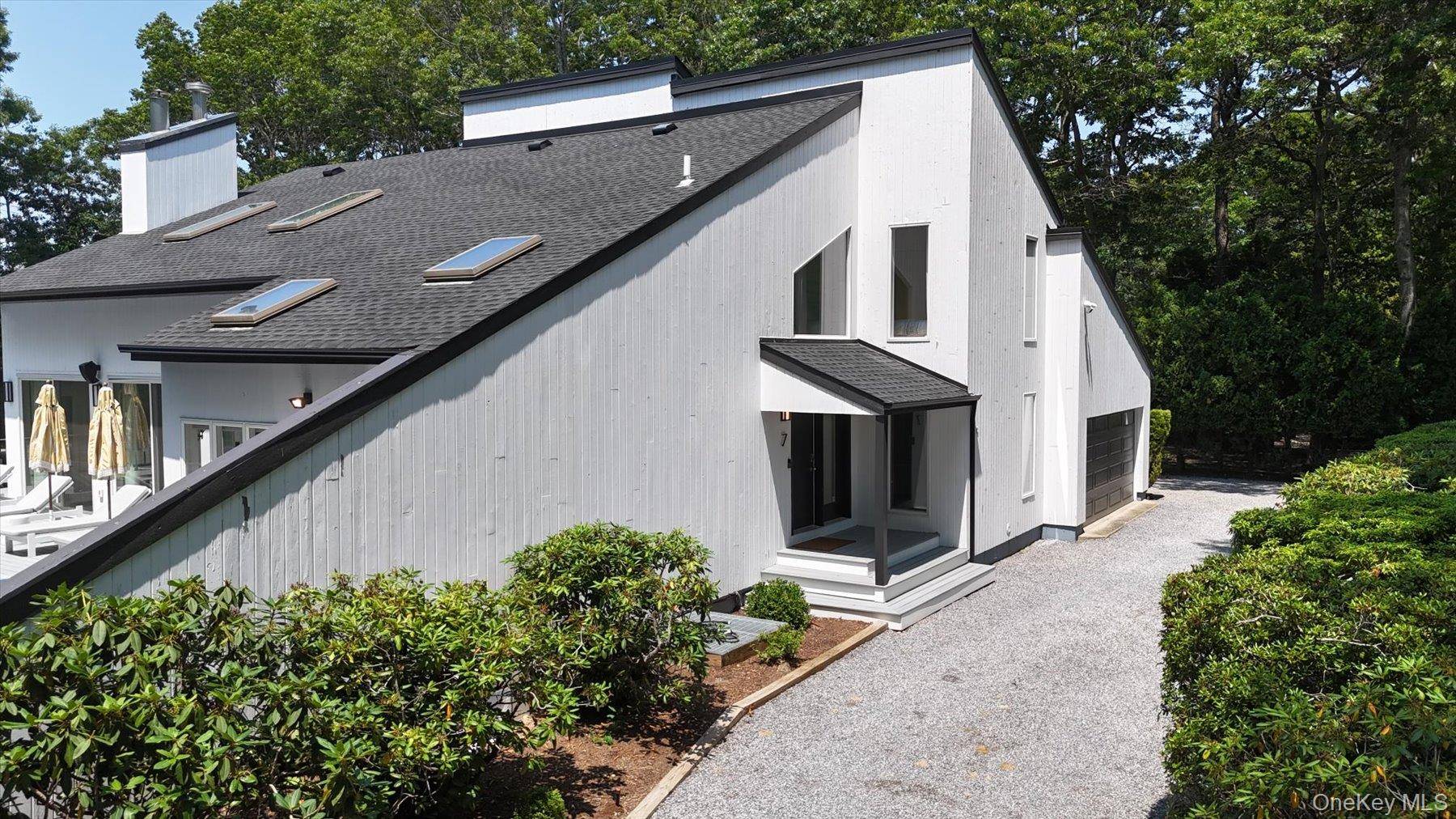 7 Midhampton CT, Quogue, NY 11959