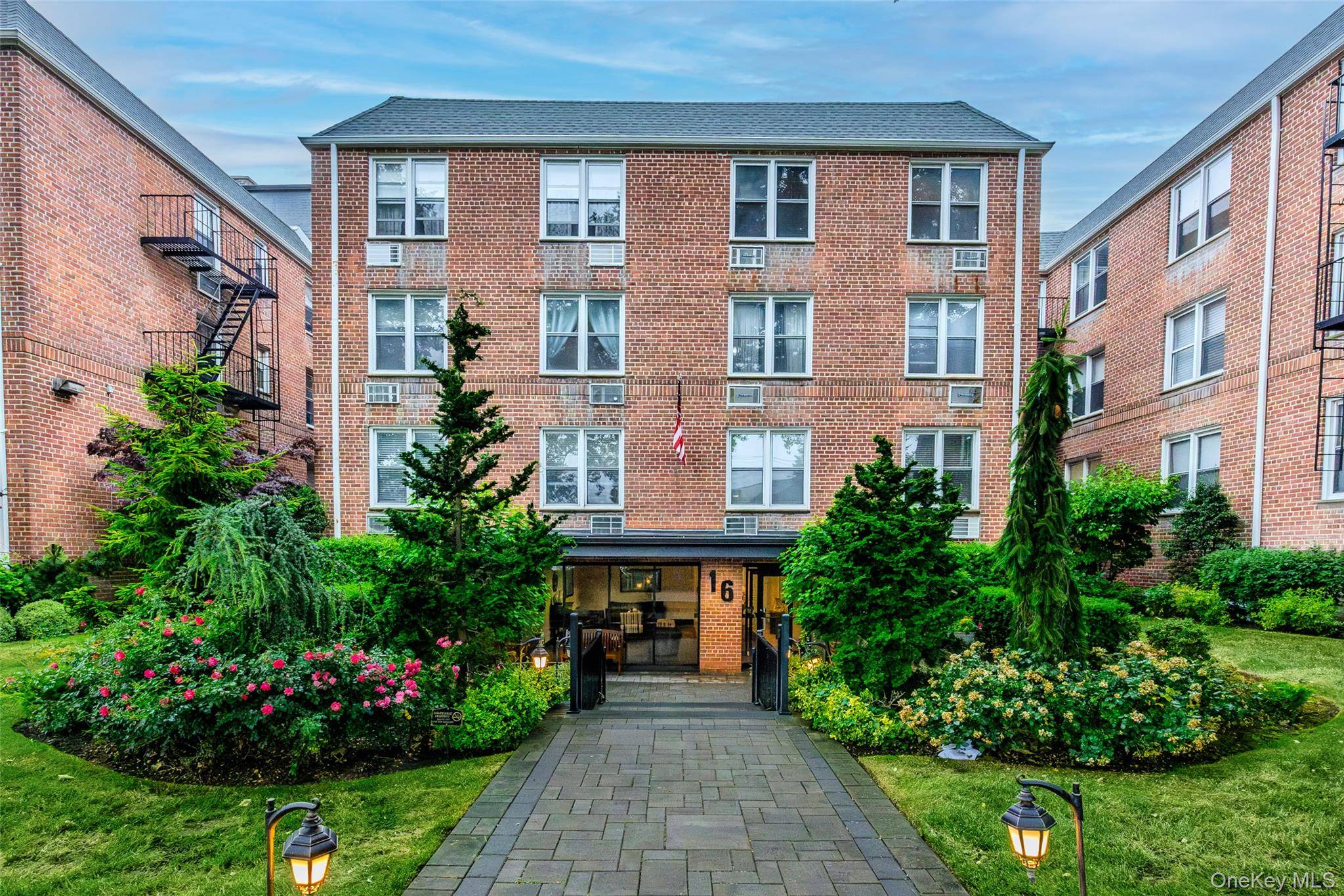 16 Main ST #3V, East Rockaway, NY 11518