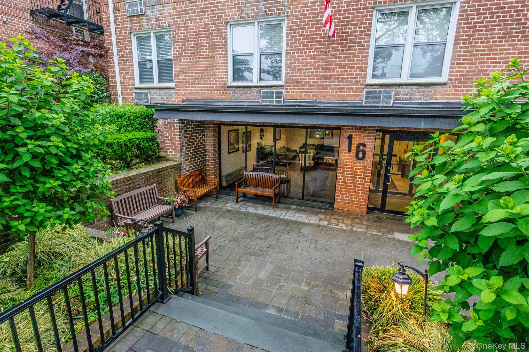 16 Main ST #3V, East Rockaway, NY 11518