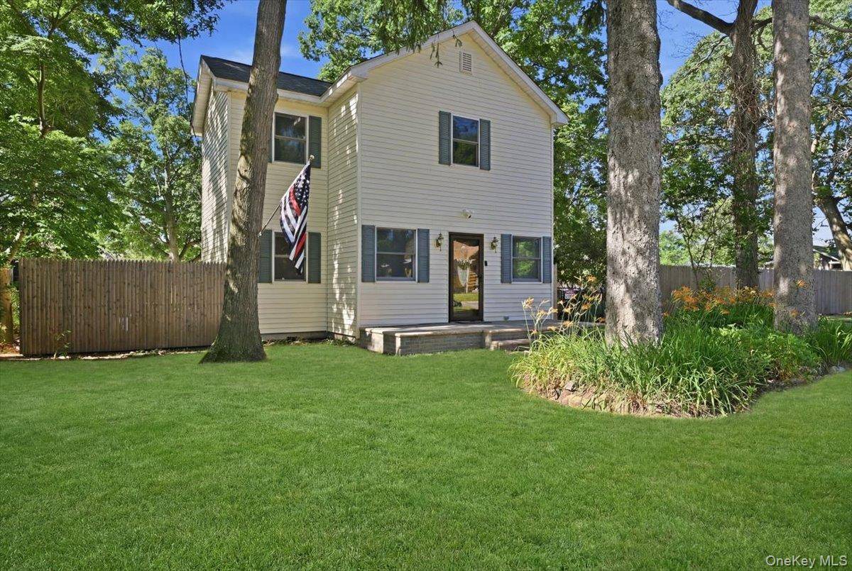 12 Thorne ST, Ronkonkoma, NY 11779