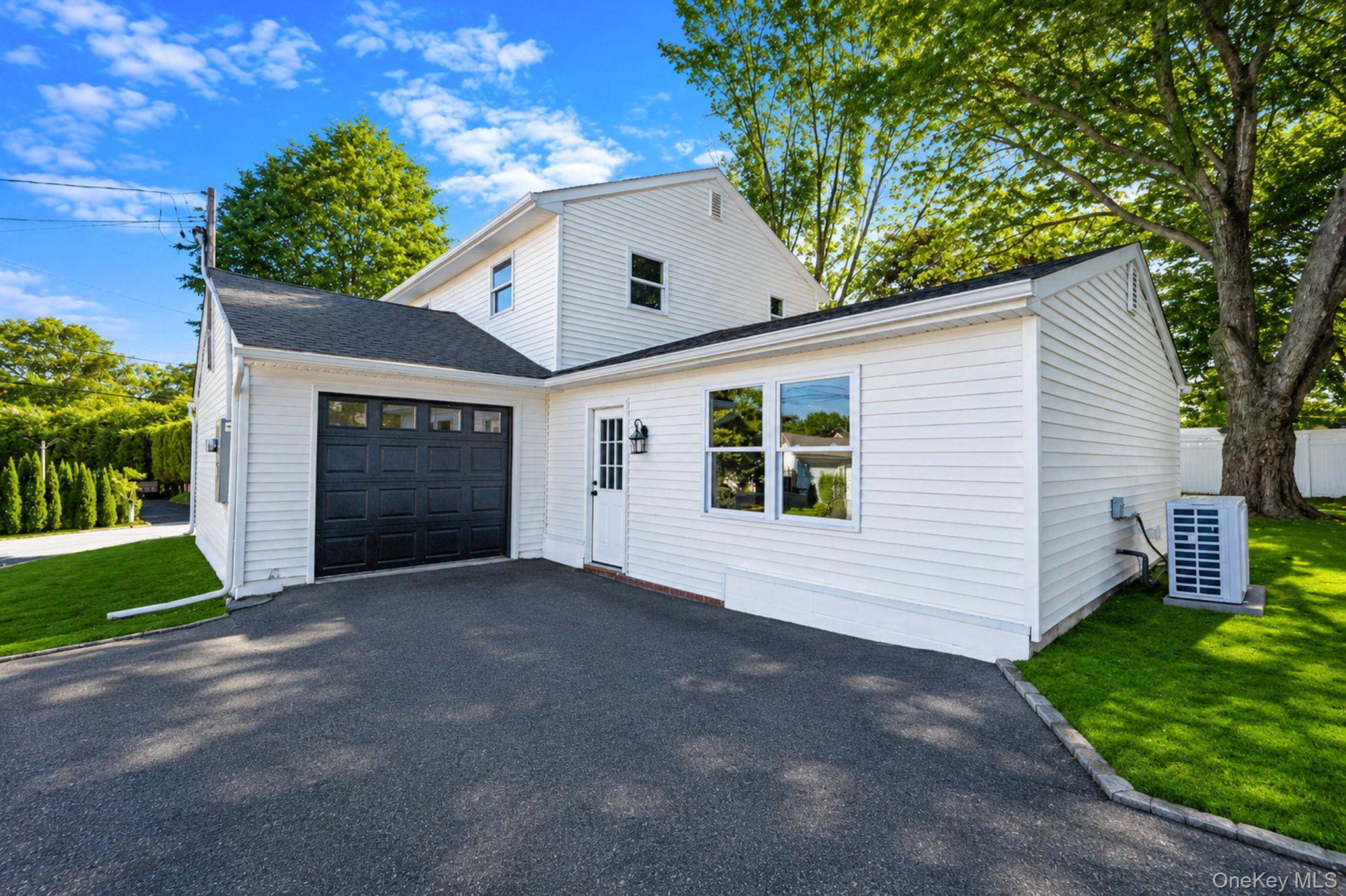 18 Joyce DR, Riverhead, NY 11901
