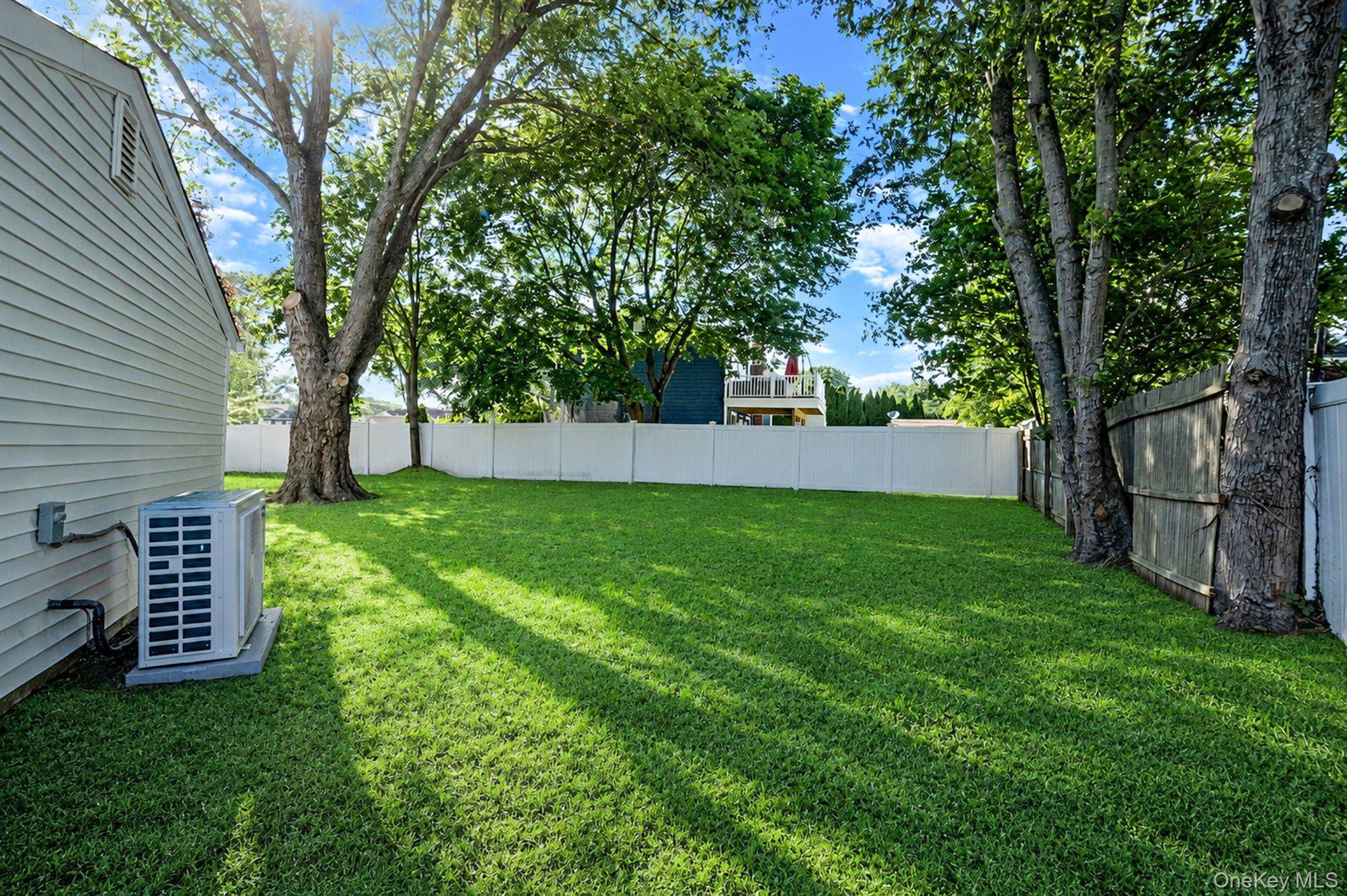 18 Joyce DR, Riverhead, NY 11901