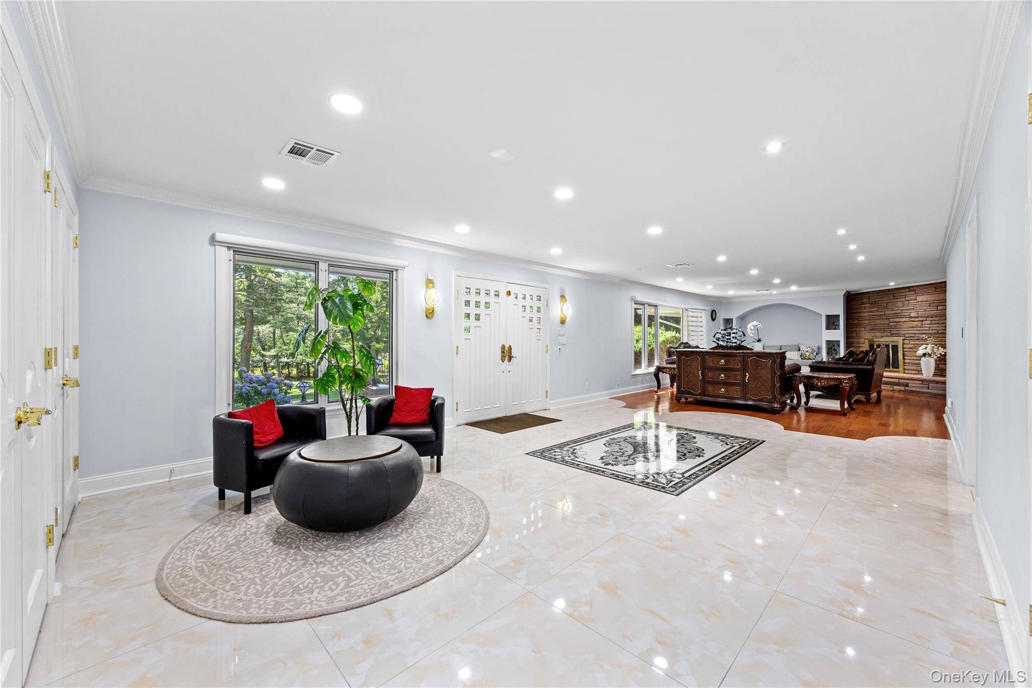 249 Glen Cove RD, Old Westbury, NY 11568