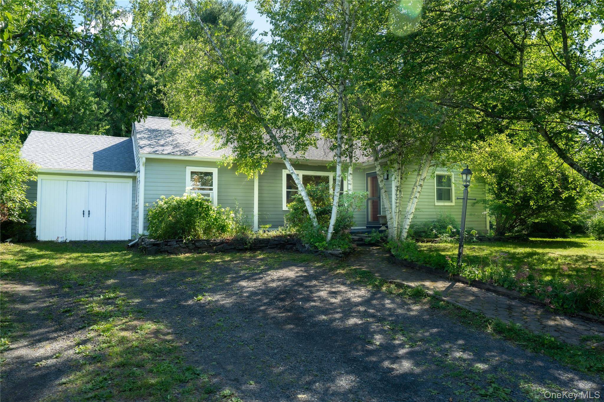 46 Schoonmaker LN, Stone Ridge, NY 12484
