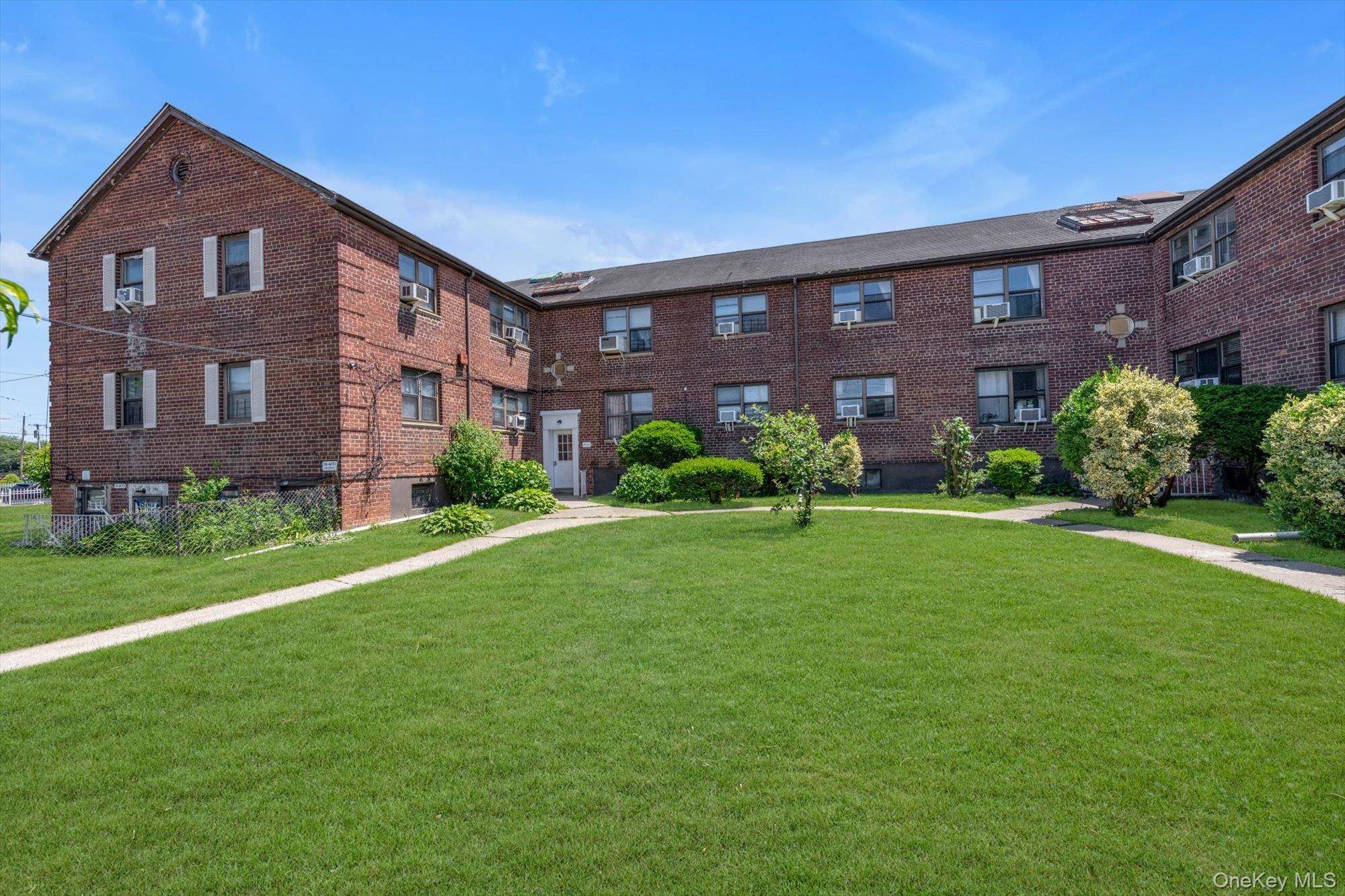 20106 Rocky Hill RD #6G2, Bayside, NY 11361