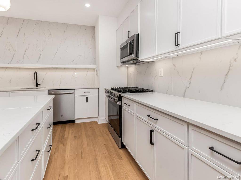 43 Calton RD #2J, New Rochelle, NY 10804