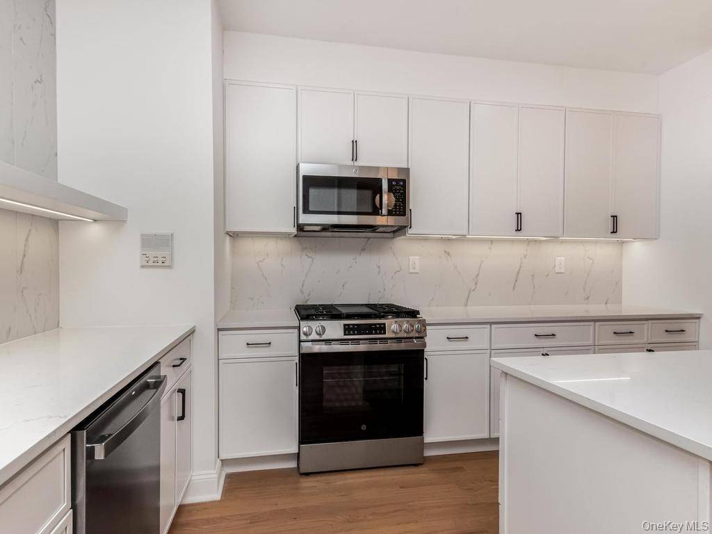 43 Calton RD #2J, New Rochelle, NY 10804