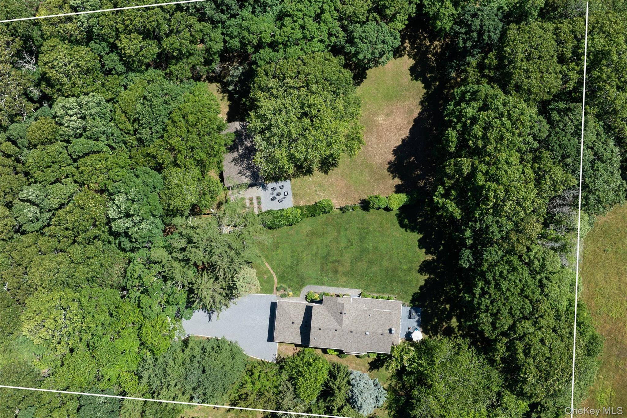 2700 Harbor LN, Cutchogue, NY 11935