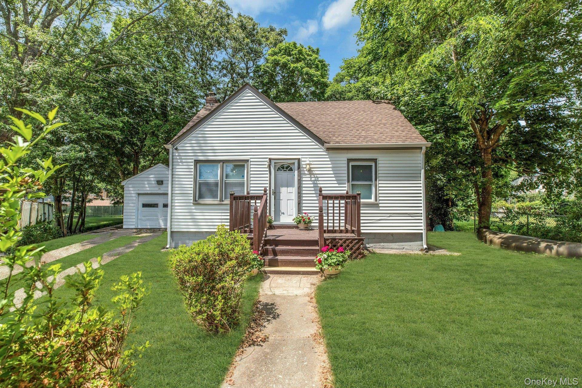96 Washington DR, Mastic Beach, NY 11951