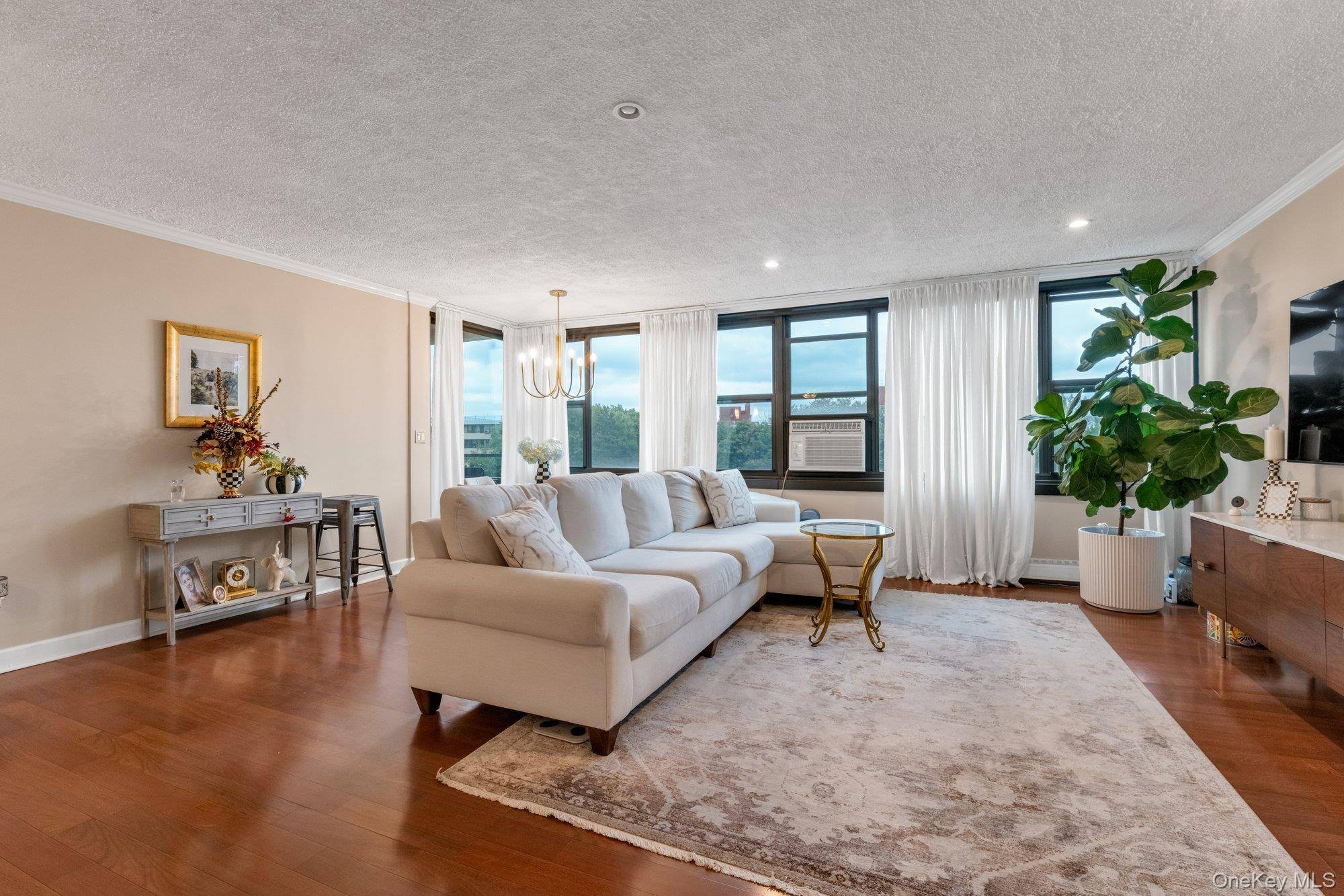 10-24 166 St. ST #7C, Beechhurst, NY 11357