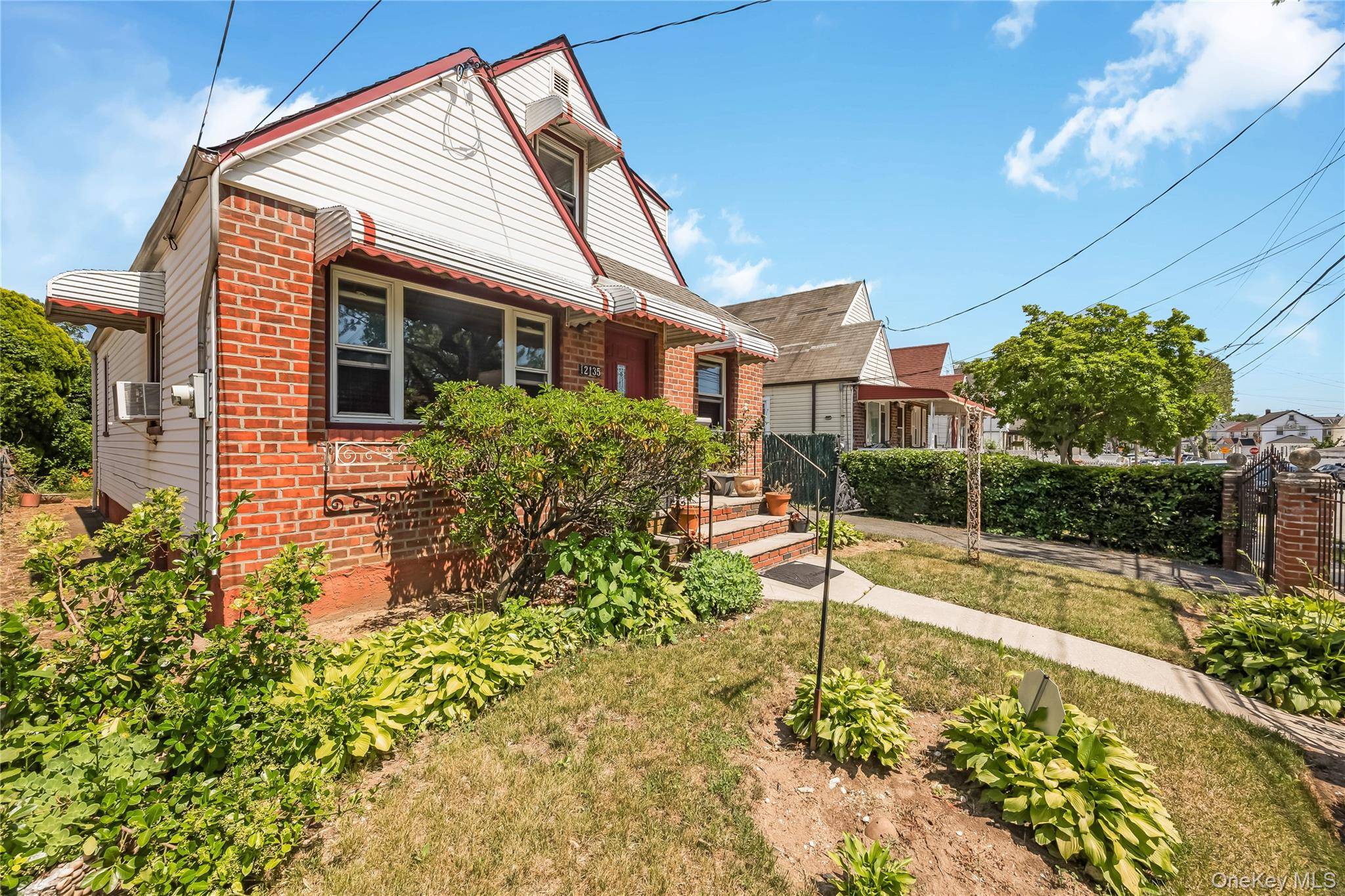 12135 Milburn ST, Springfield Gardens, NY 11413
