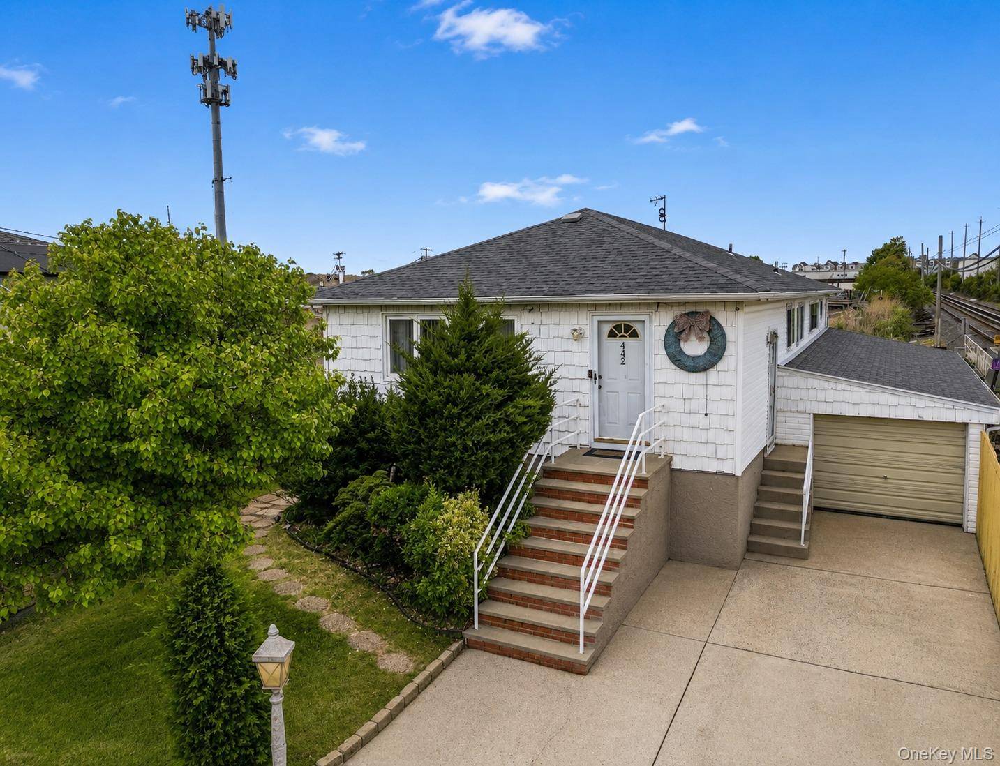 442 Albern AVE, Oceanside, NY 11572