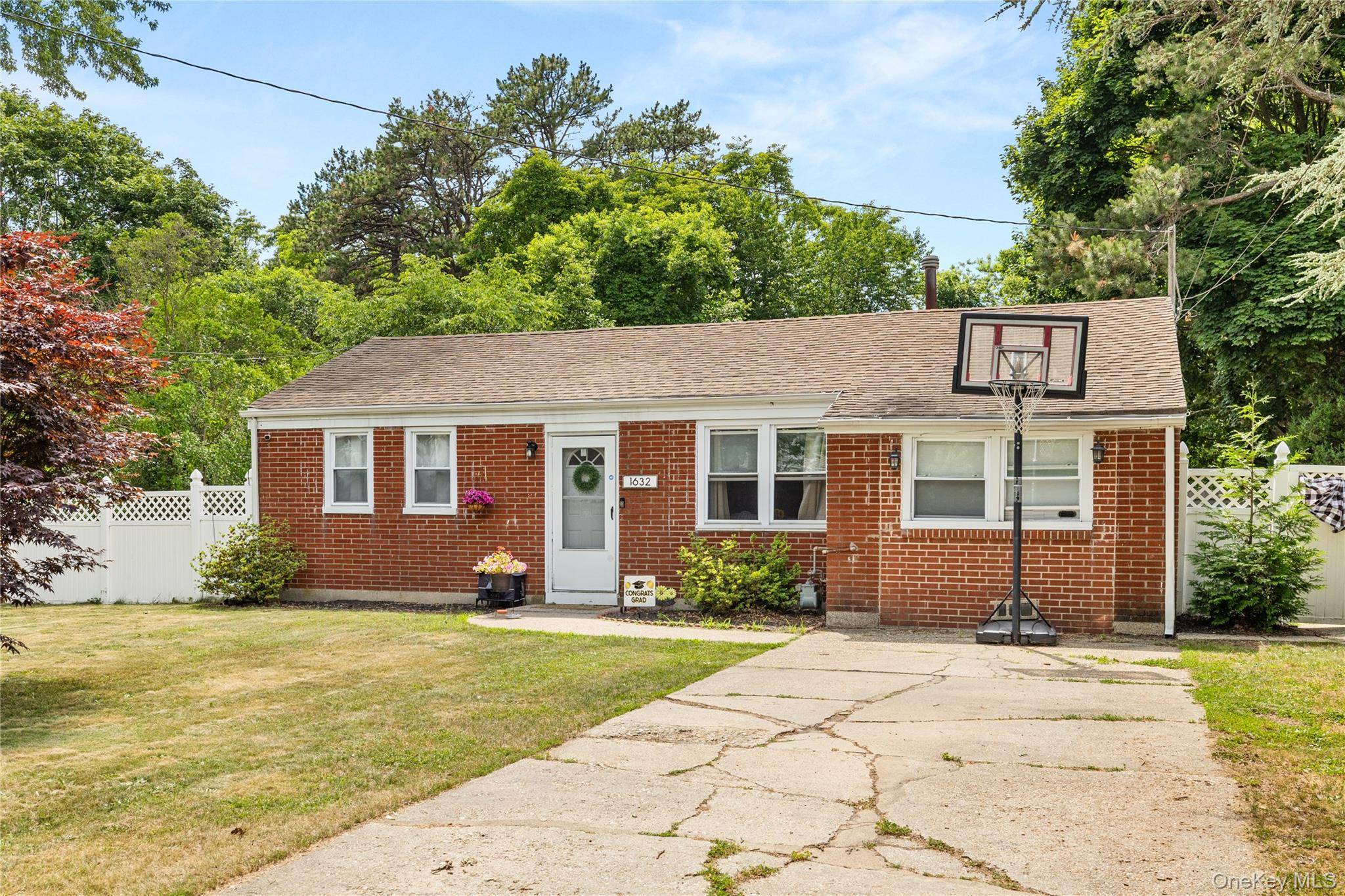 1632 N Thompson DR, Bay Shore, NY 11706