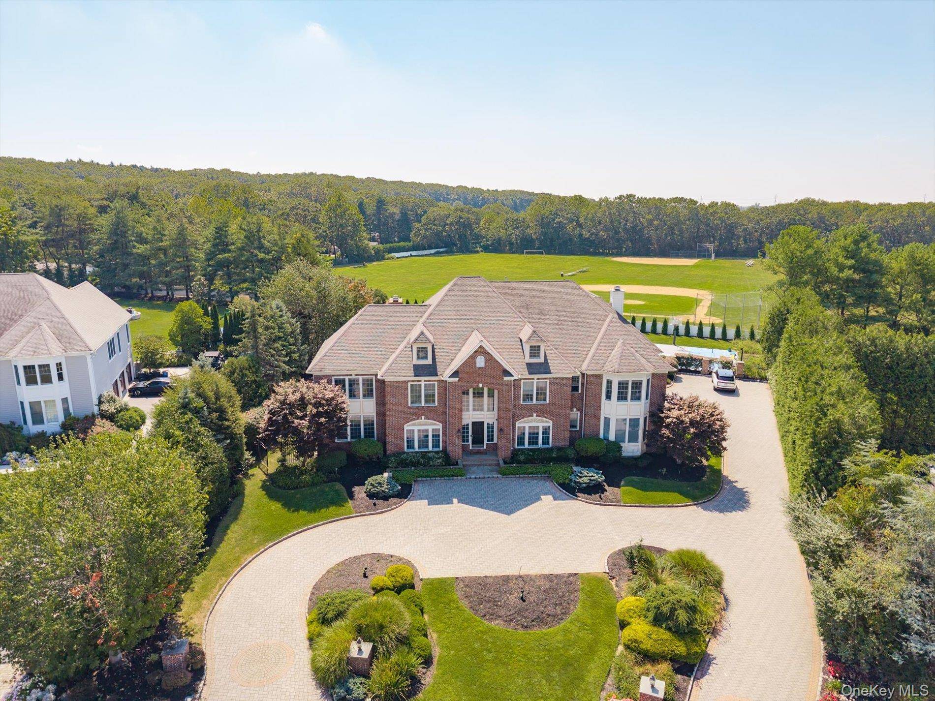26 Legends CIR, Melville, NY 11747
