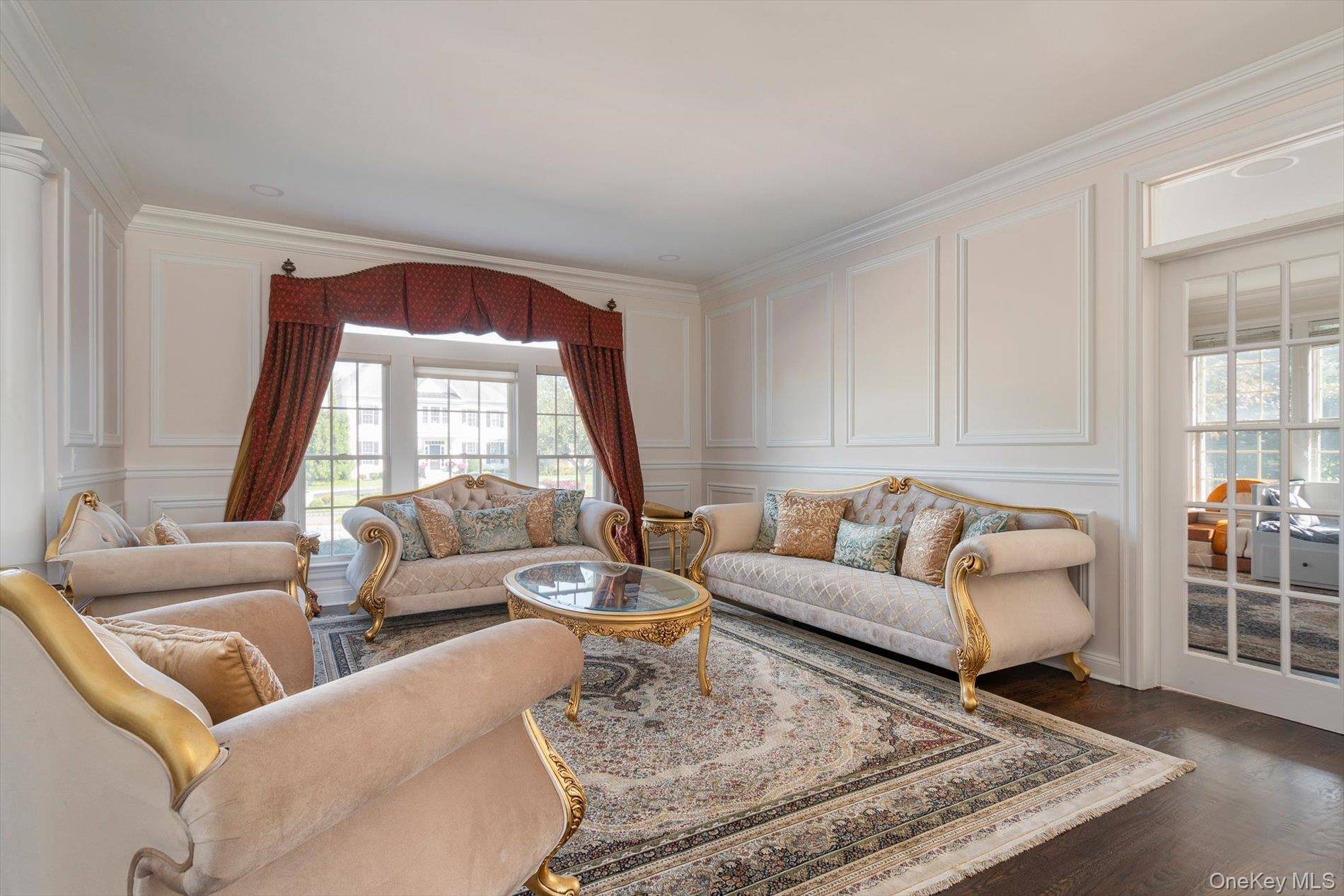 26 Legends CIR, Melville, NY 11747