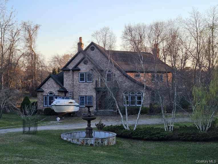 9 Locust Woods DR, Shelter Island, NY 11964