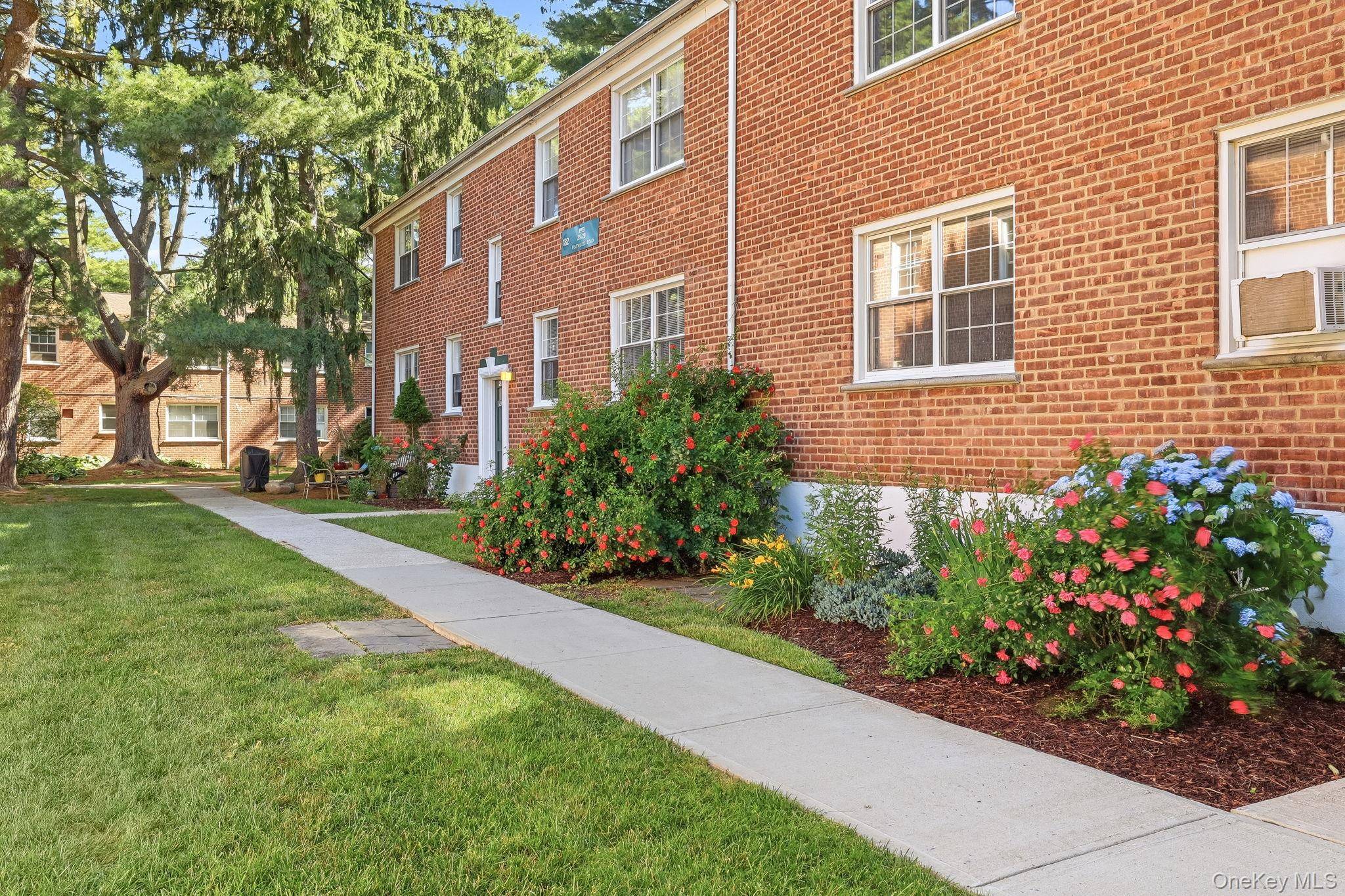 182 Pinewood RD #25, Hartsdale, NY 10530