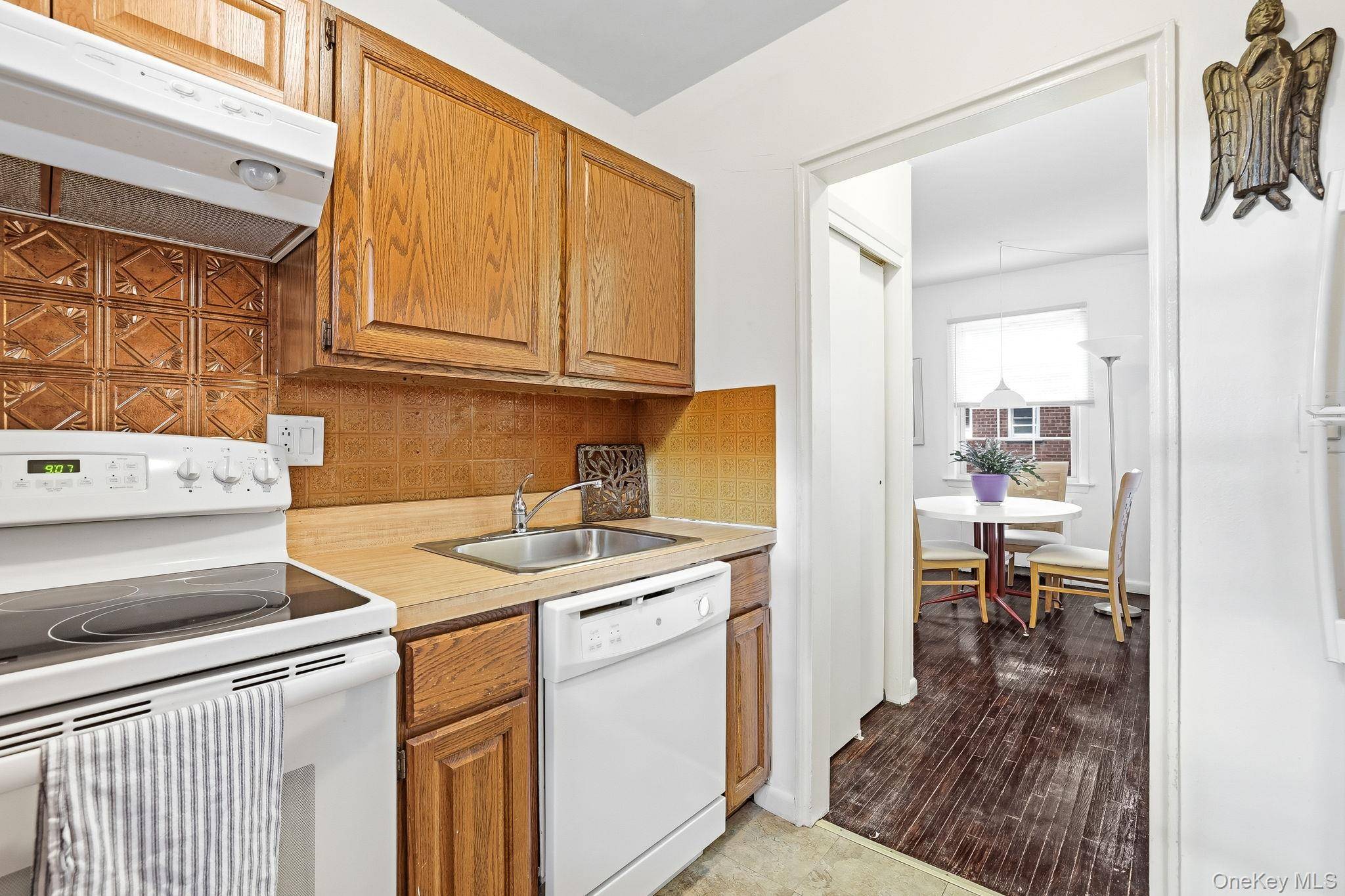 182 Pinewood RD #25, Hartsdale, NY 10530