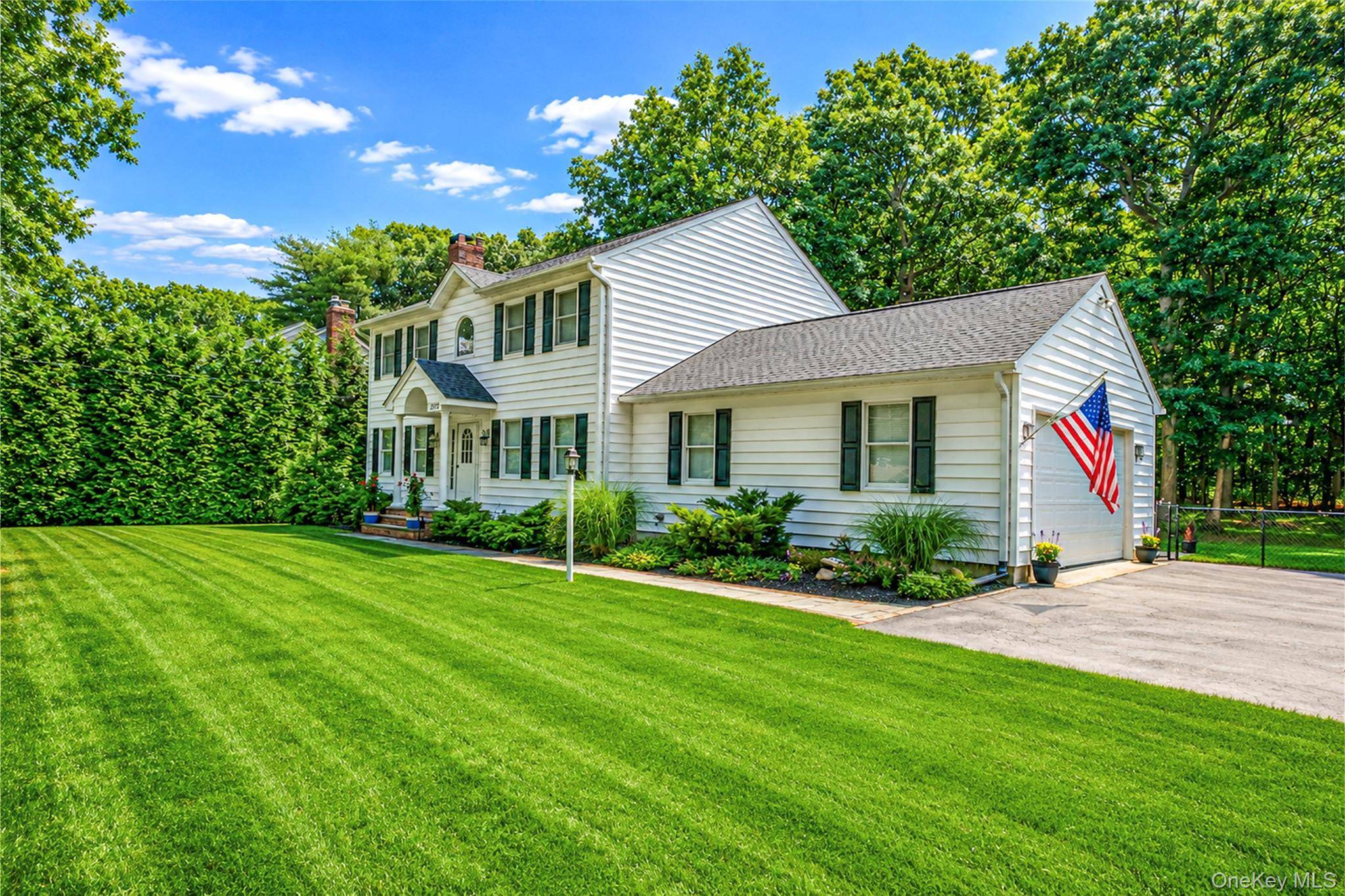1075 Ships DR, Southold, NY 11971