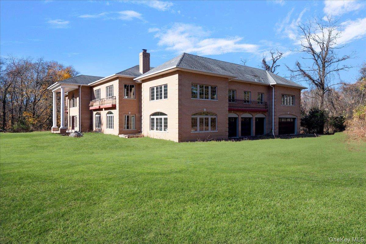 1 Penny Pond CT, Old Brookville, NY 11548