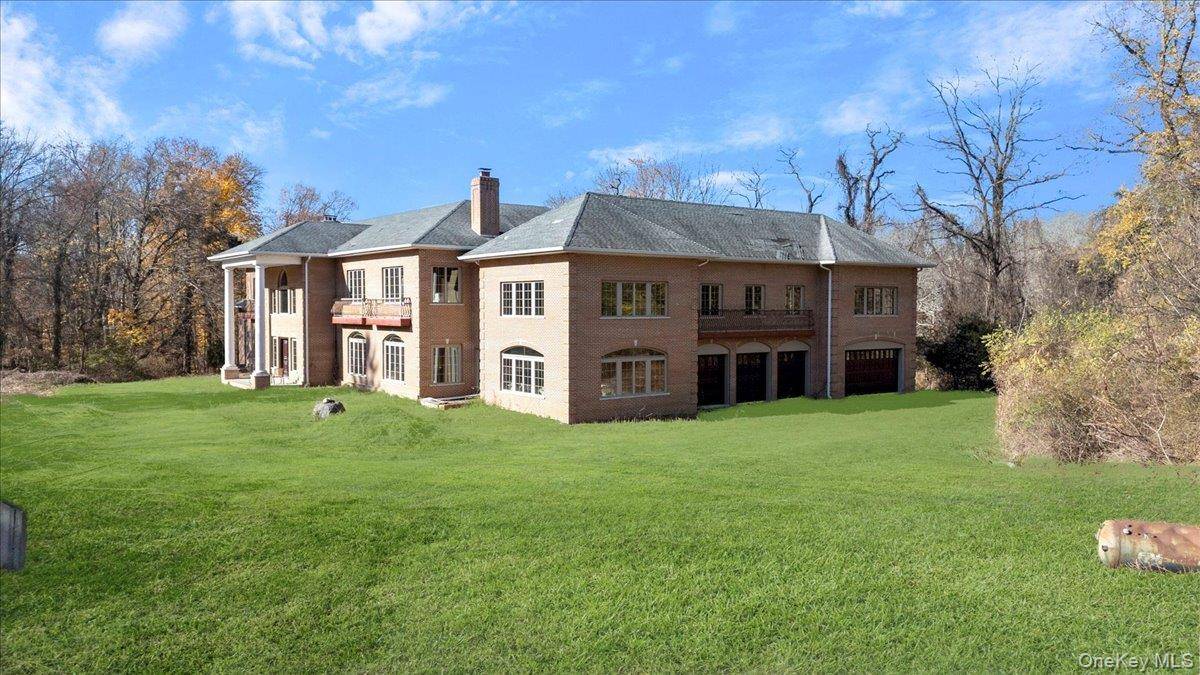 1 Penny Pond CT, Old Brookville, NY 11548