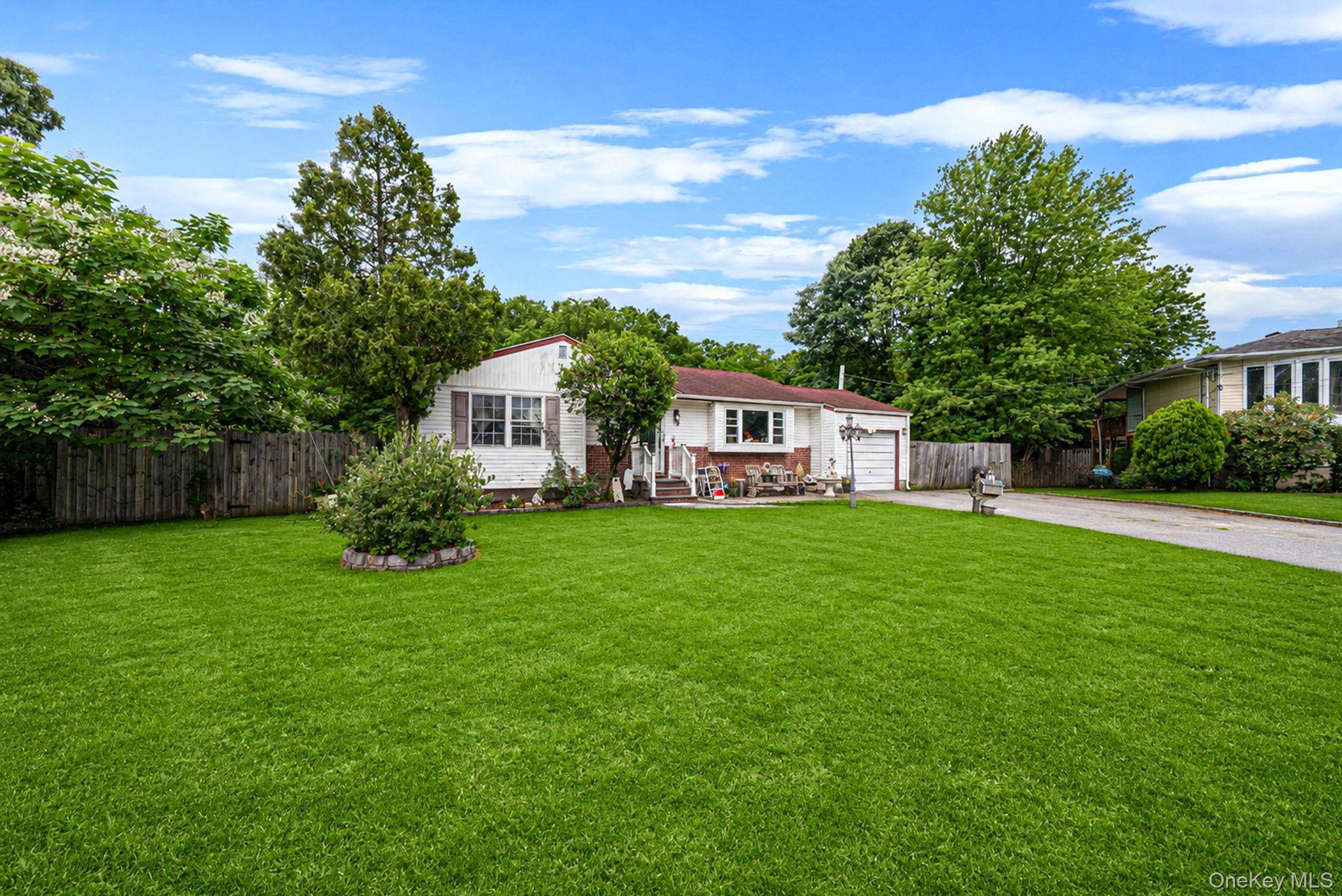 14 Urn CT, Brentwood, NY 11717