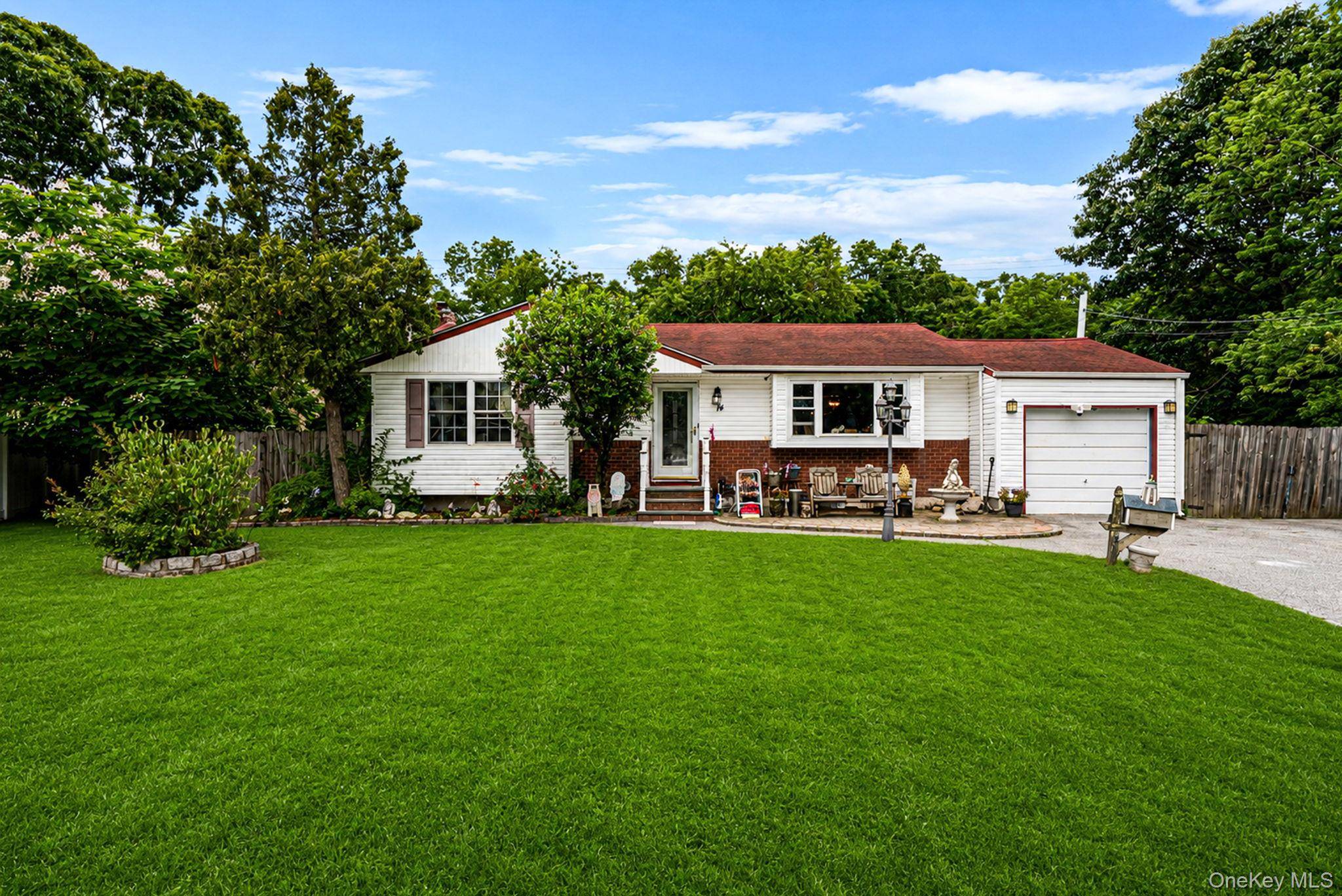 14 Urn CT, Brentwood, NY 11717