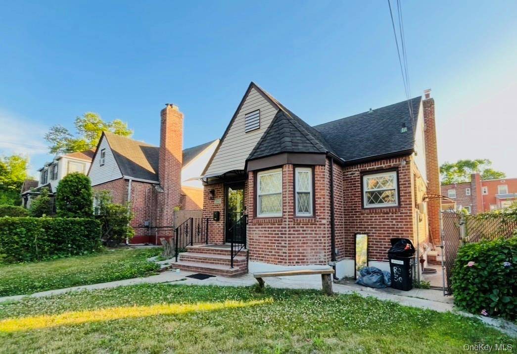 82-30 168th ST, Jamaica, NY 11432