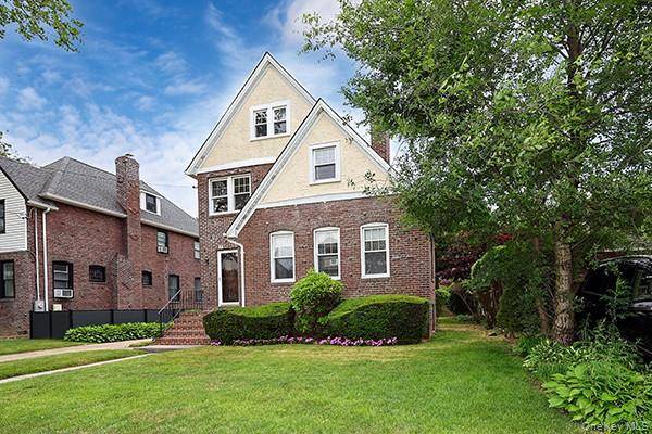 48 Surrey Commons, Lynbrook, NY 11563