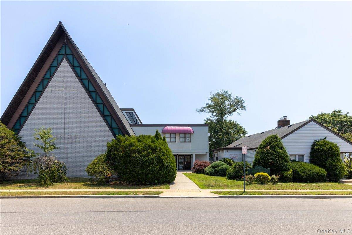 215 N Hillside AVE, Valley Stream, NY 11580