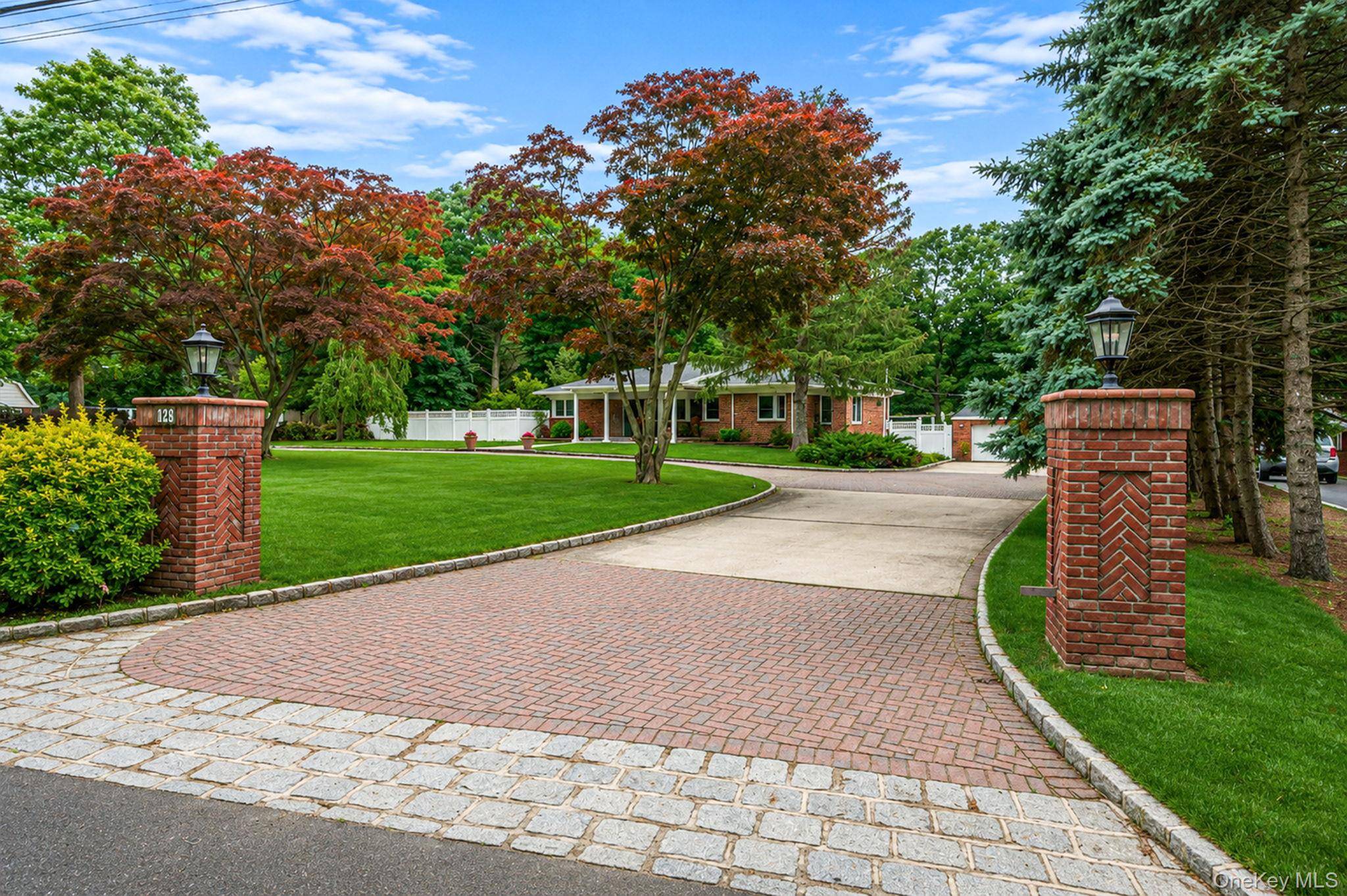 199 Dix Hills RD, Dix Hills, NY 11746