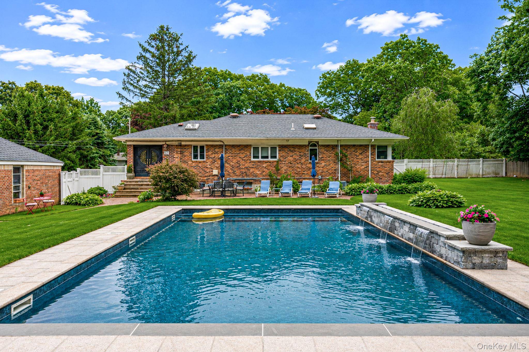 199 Dix Hills RD, Dix Hills, NY 11746