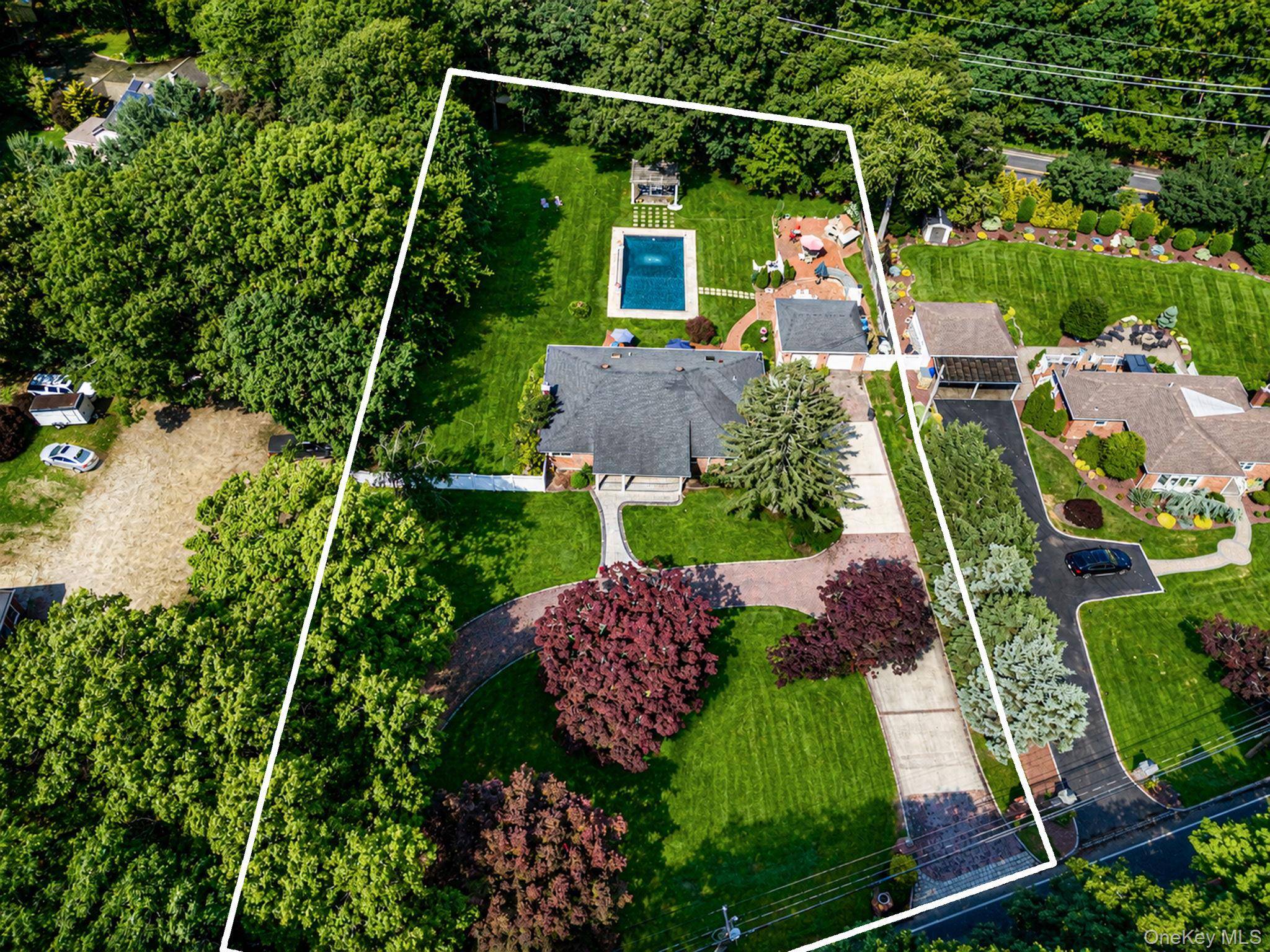 199 Dix Hills RD, Dix Hills, NY 11746