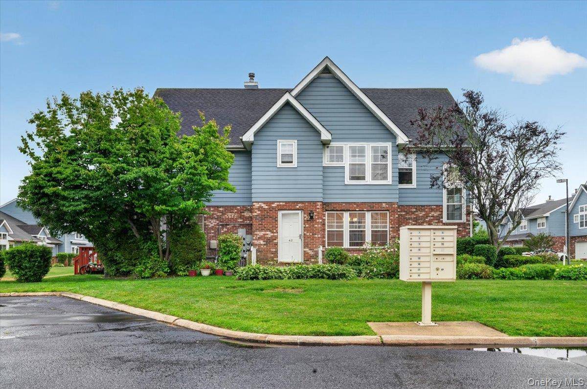 41-43 Broadlawn DR #41 and 43, Central Islip, NY 11722