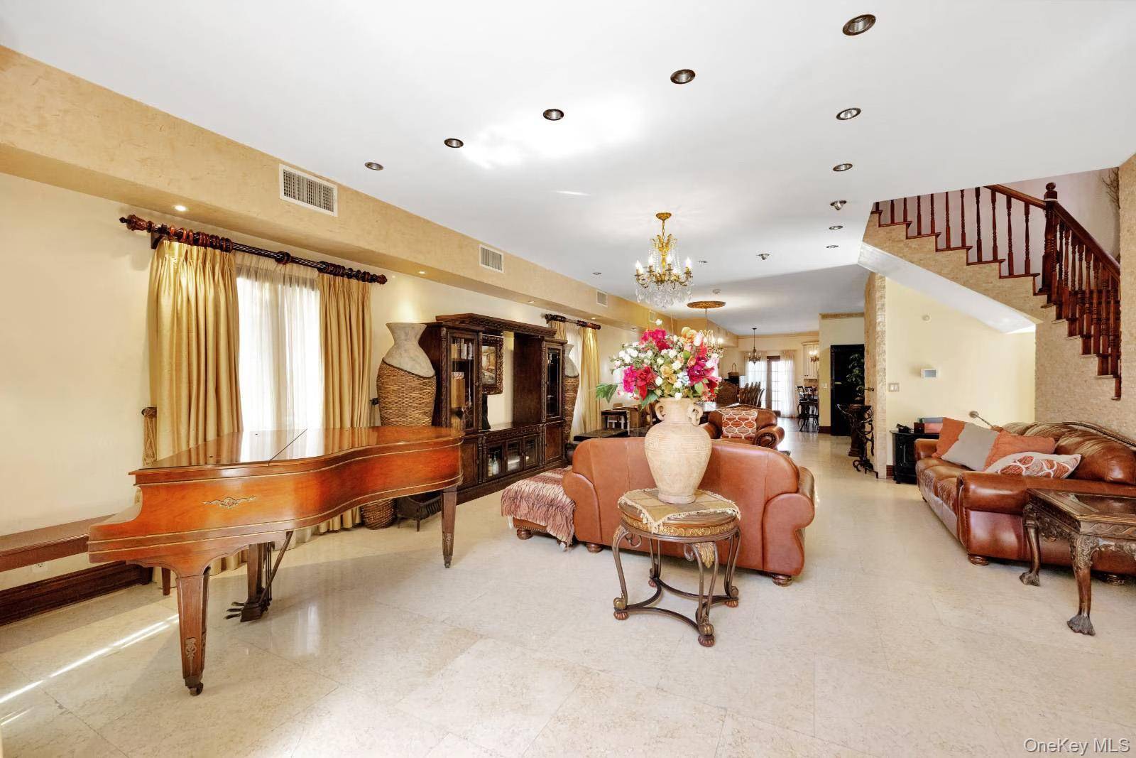 186-31 radnor RD, Jamaica Estates, NY 11432