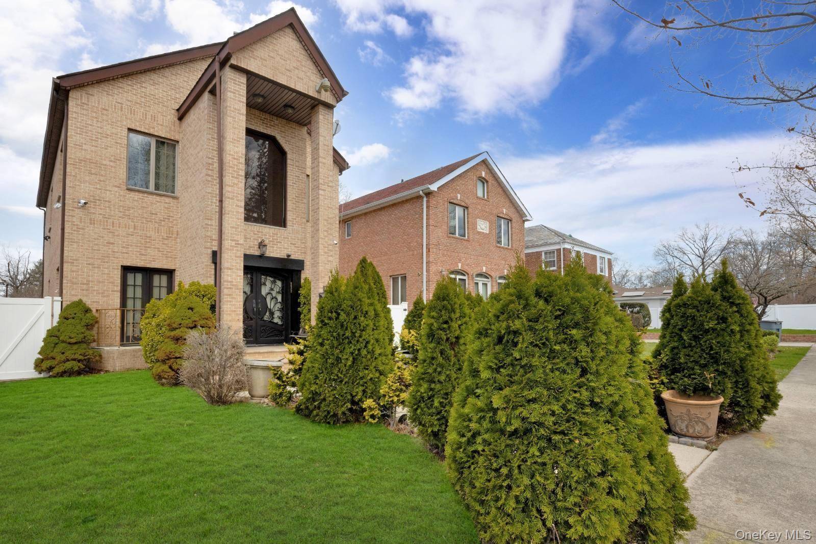 186-31 radnor RD, Jamaica Estates, NY 11432
