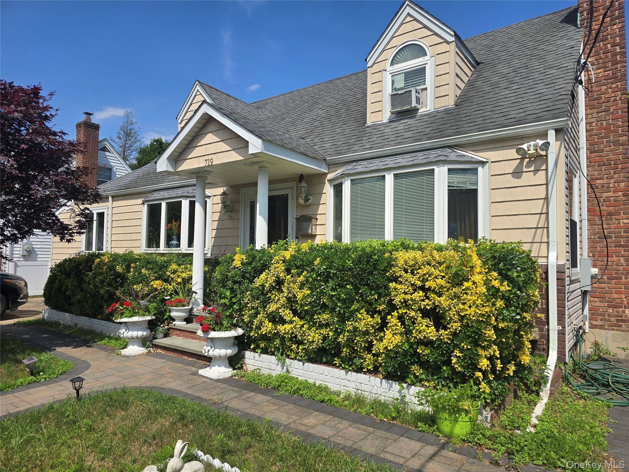 719 Oriole AVE, West Hempstead, NY 11552
