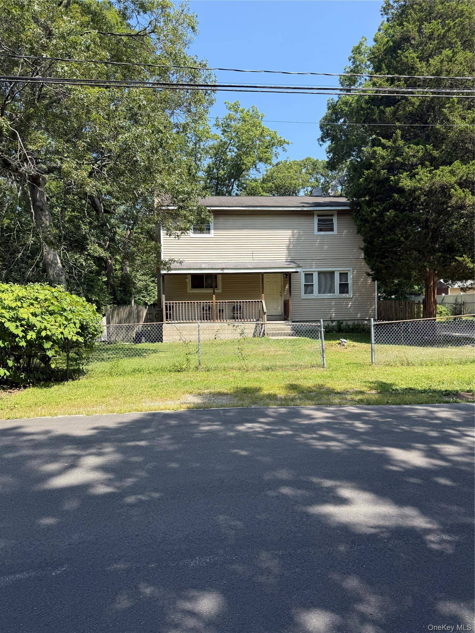 59 Norfleet LN, Coram, NY 11727
