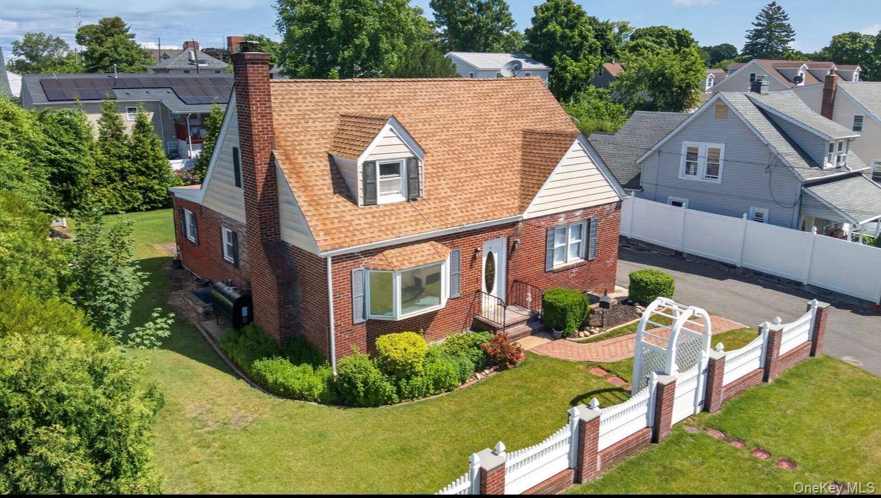 5 E 4th ST, Huntington Station, NY 11746