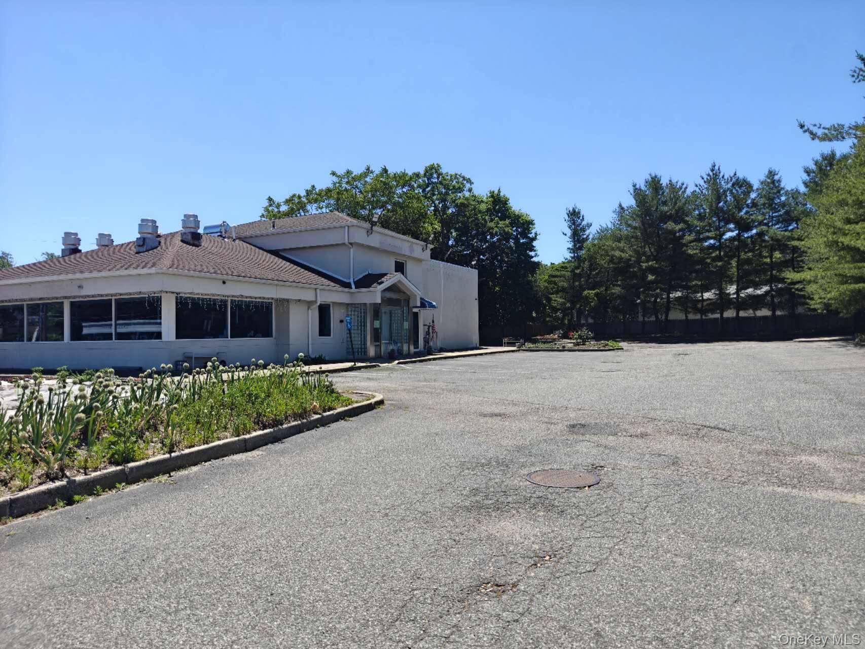 2074 Jericho TPKE, East Northport, NY 11731