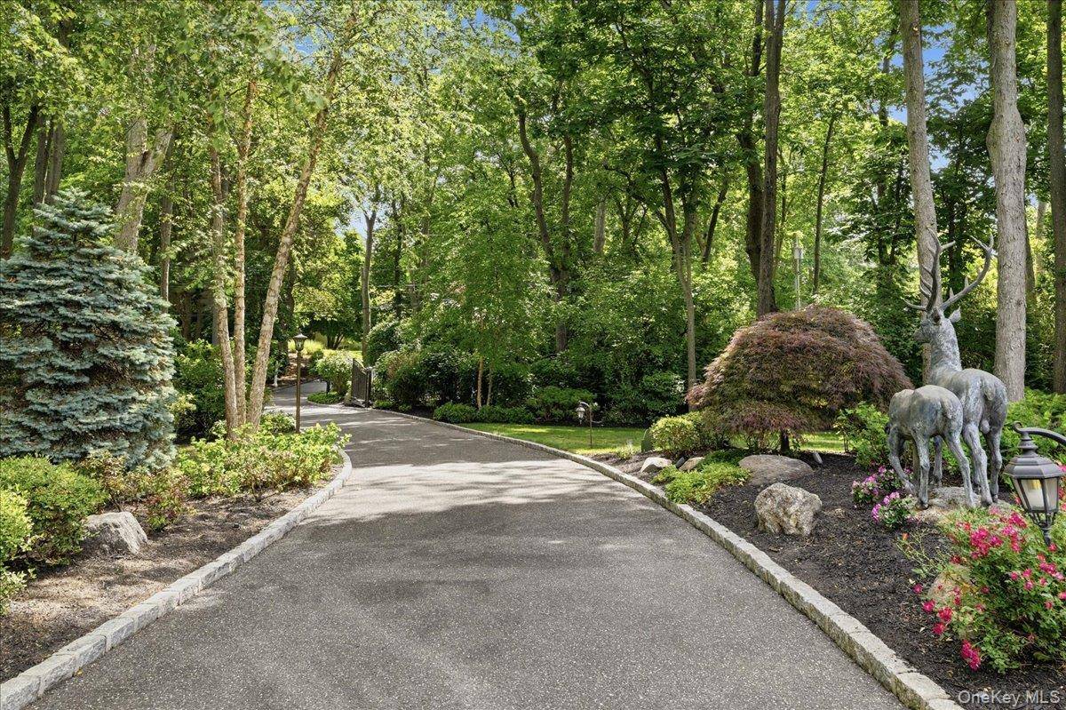 14 Woodcock LN, Old Field, NY 11733