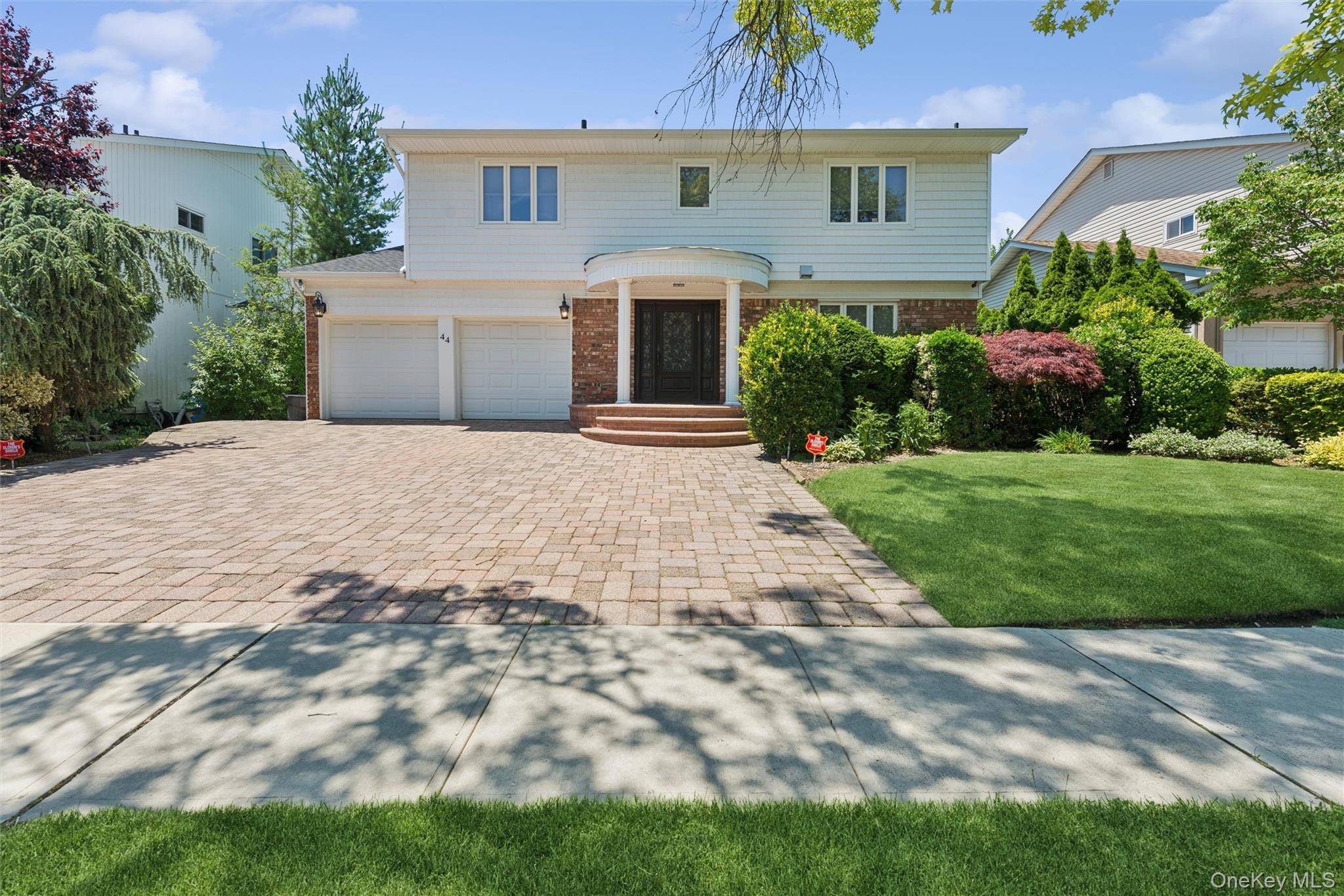 44 Gale DR, North Woodmere, NY 11581