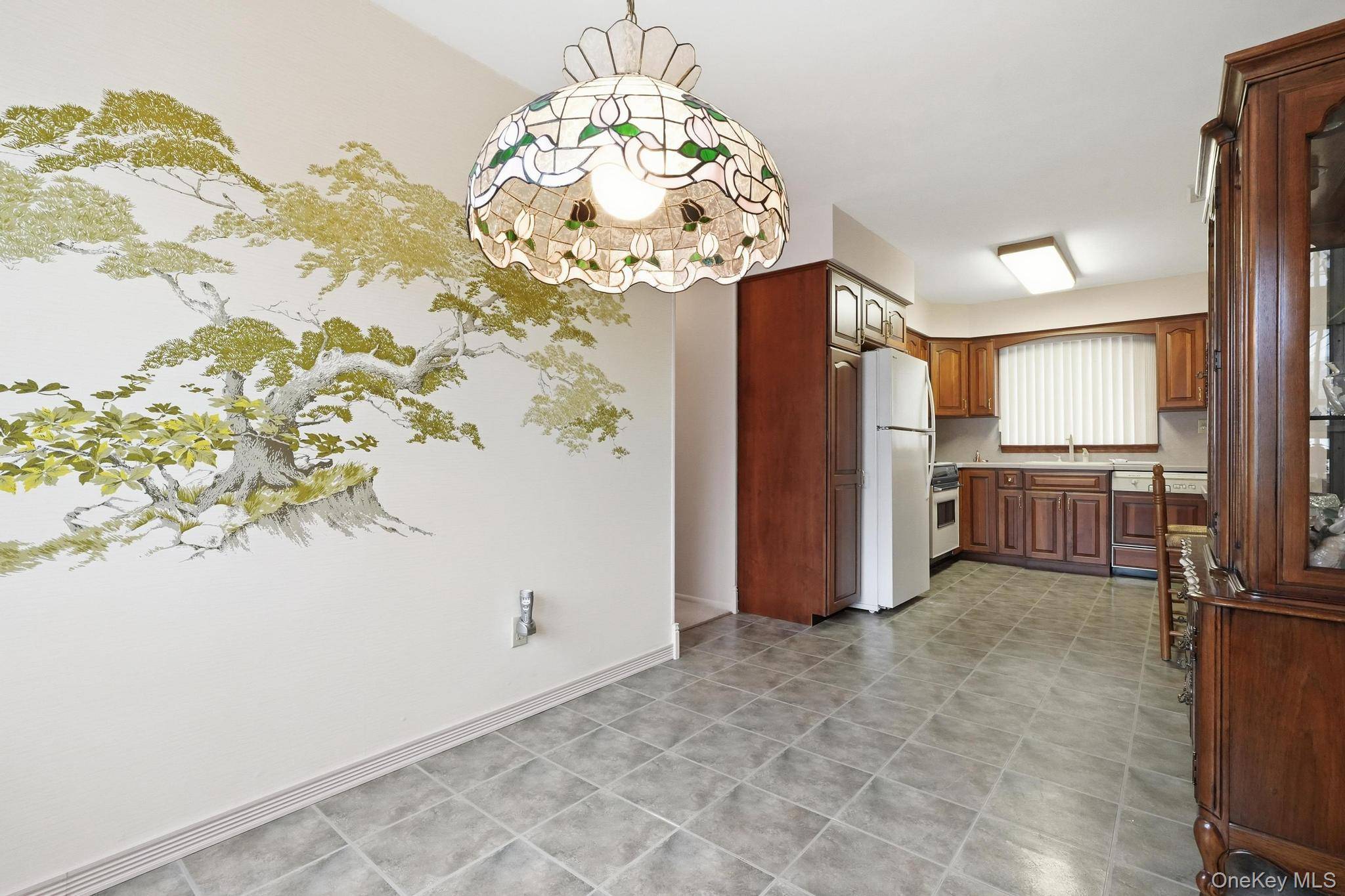 6 N Park DR, Massapequa, NY 11758