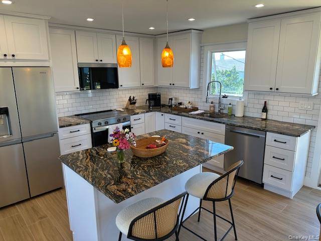 52 Lewis WALK, Cherry Grove, NY 11782