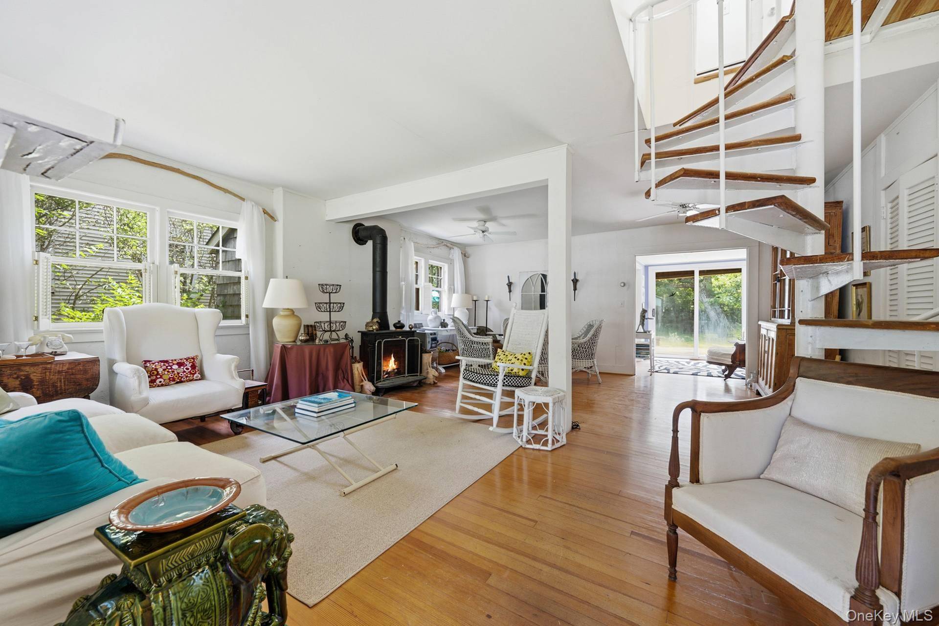 30 Edgemere DR, Southampton, NY 11968