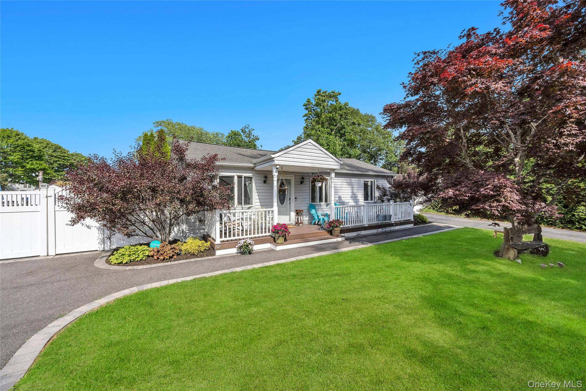 115 Dahlia DR, Mastic Beach, NY 11951